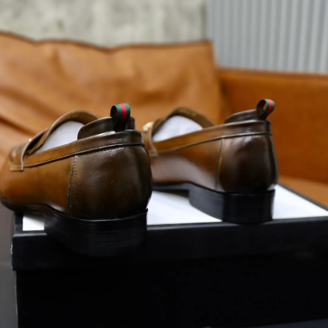 Men's shoes: 250🙅‍♂️🙅‍♂️🙅‍♂️Niuli Brand: GUCCI Size: 38-44 (45 can be customized) Level: Counter classic Material: Original soft cowhide upper Comfortable cowhide lining Original lightweight outsole Style category: Business casual footwear Driving leather shoes Color: Actual picture color